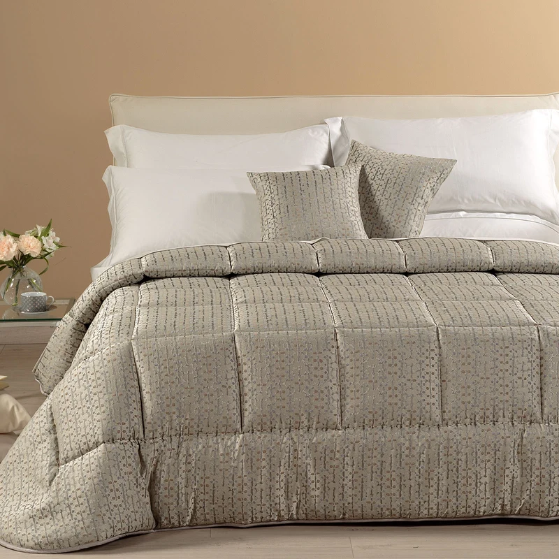 Trapunta in Piuma Nives Barocco in Raso Jacquard 230 gr/mq