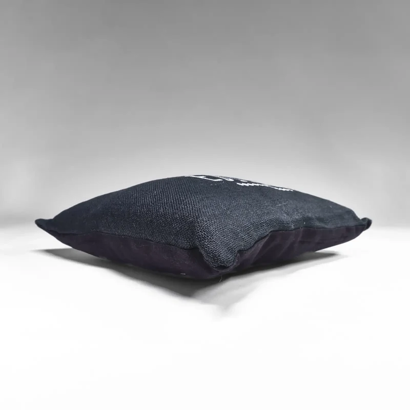 Cuscino arredo limited-edition sfoderabile colore nero