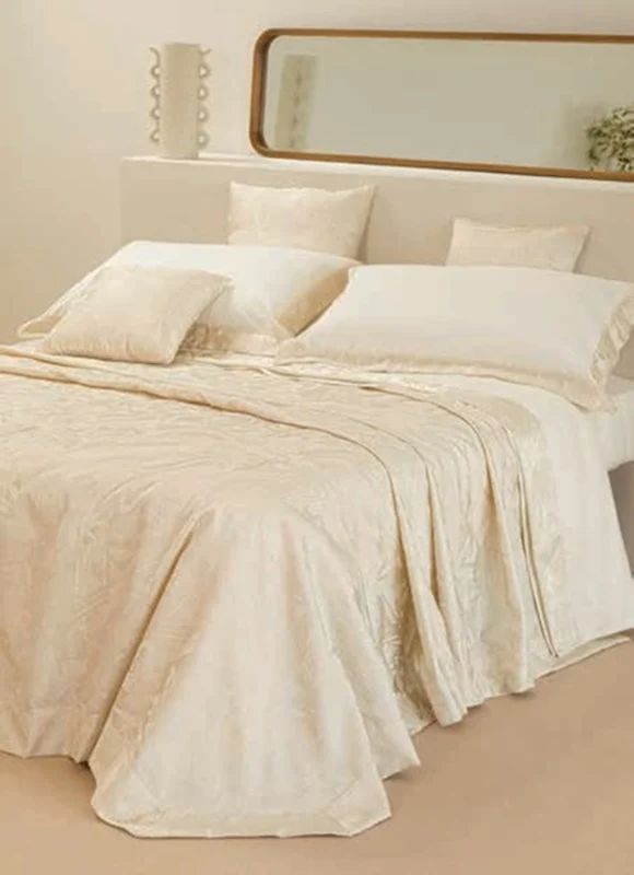 Copriletto matrimoniale liscio Ibiza in tessuto jacquard di Neith