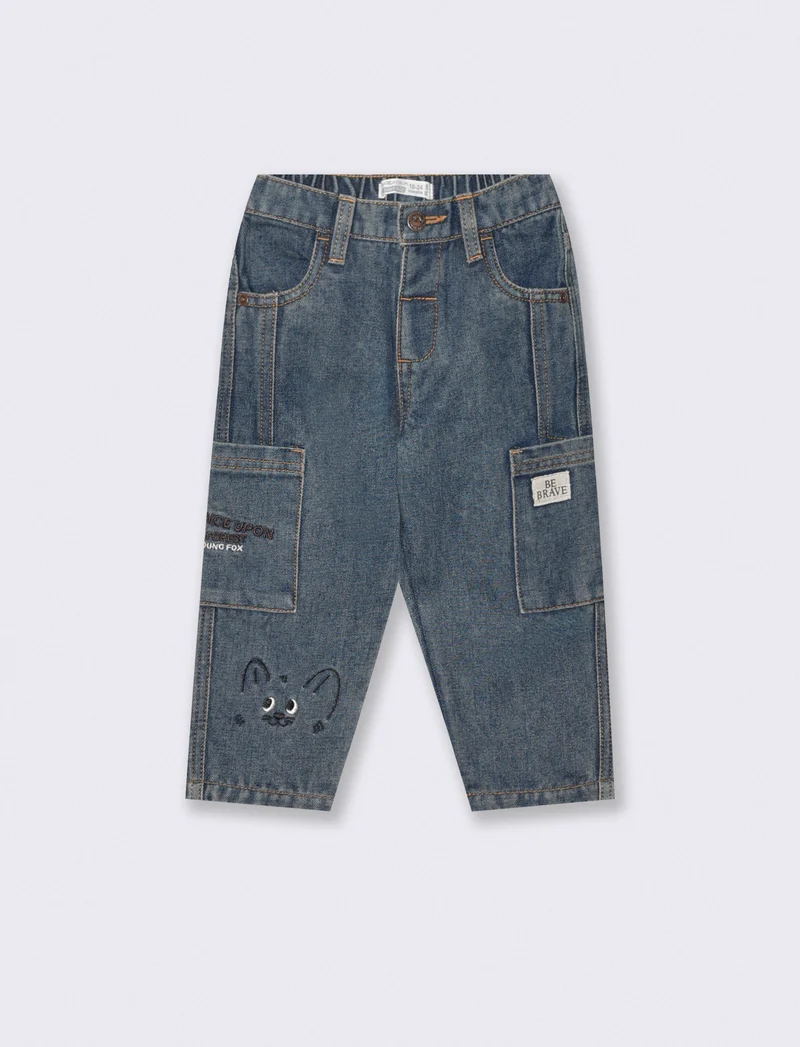 Jeans ampi con ricami e tasconi laterali - Denim