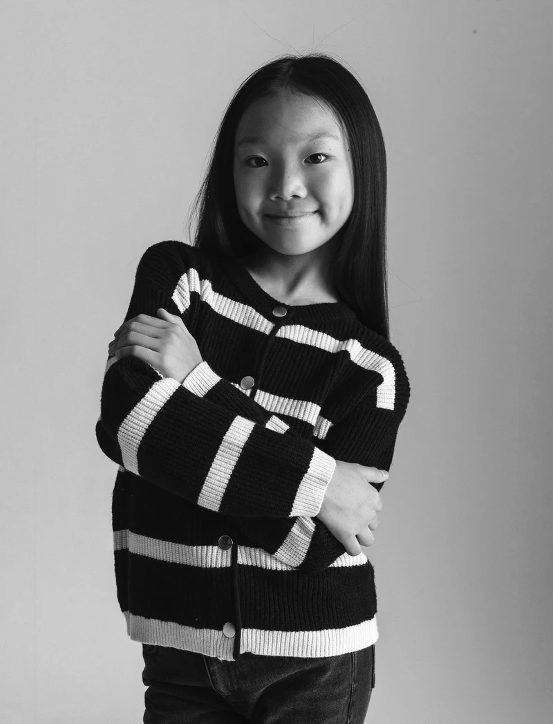 Cardigan girocollo a righe da bambina - Nero-beige