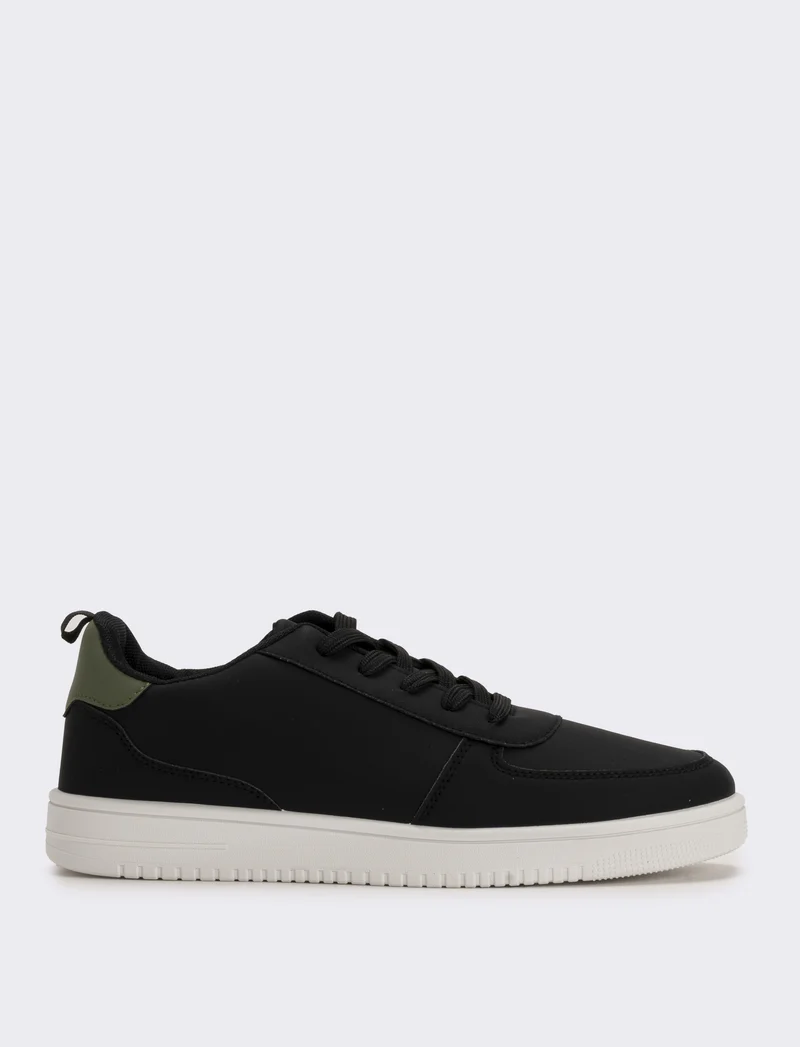 Sneakers nere monocolore con dettaglio verde - Nero