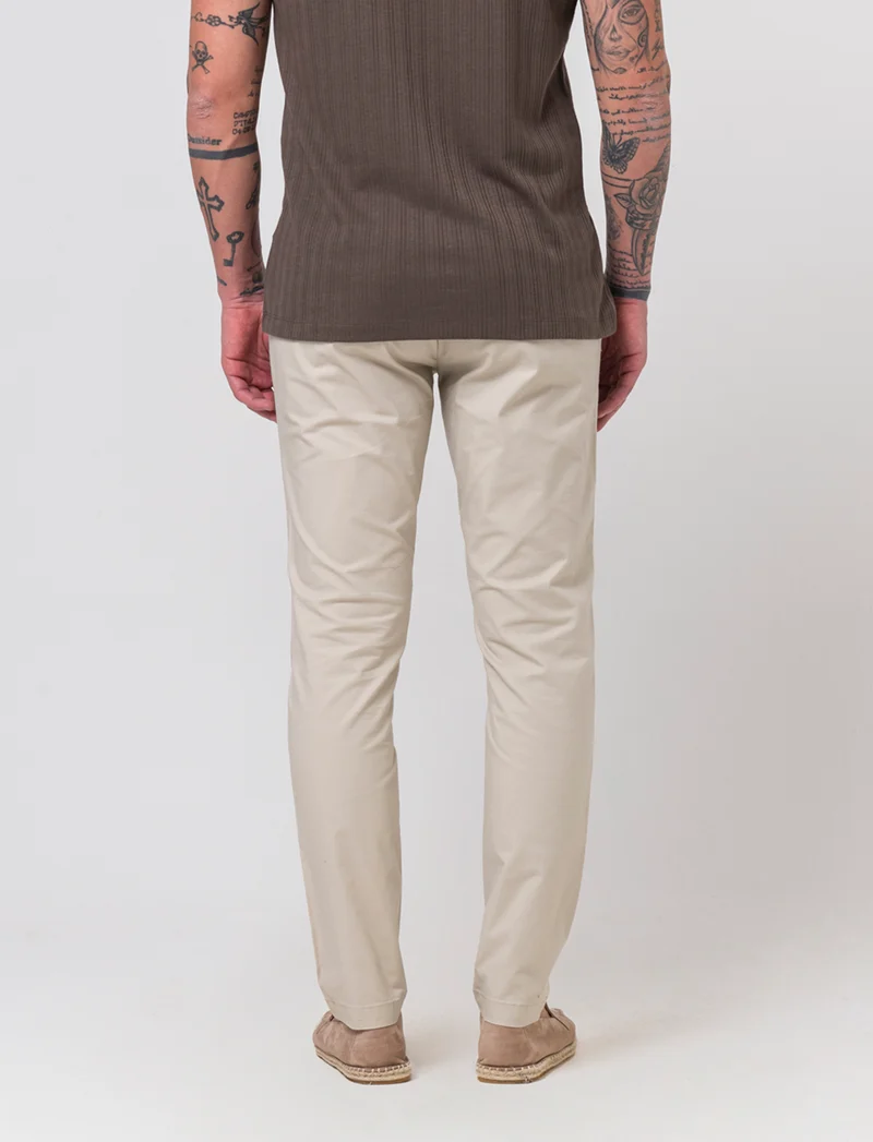 Pantaloni chino slim fit tessuto operato da uomo - Sabbia